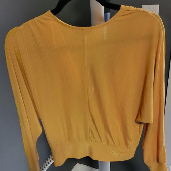 Flowy v-neck crossover blouse - Picture 4 of 5